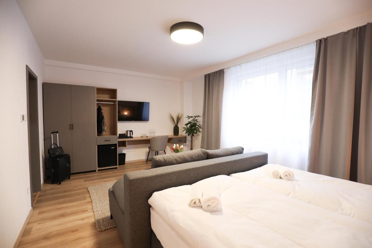 Hotel Dubno Eat & Sleep Nová Dubnica Esterno foto