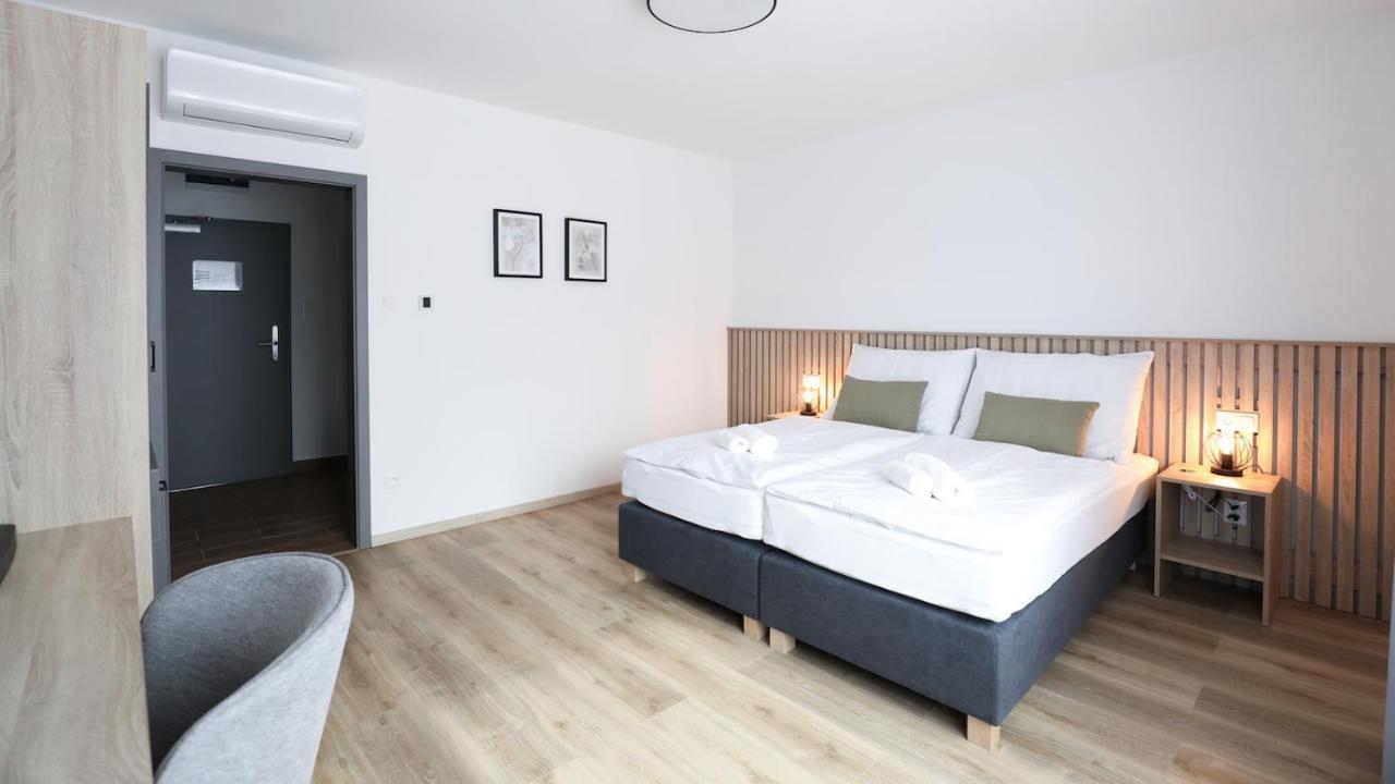Hotel Dubno Eat & Sleep Nová Dubnica Esterno foto